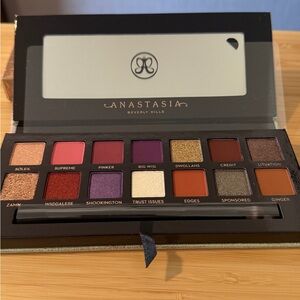 ABH x Jackie Aina eyeshadow palette